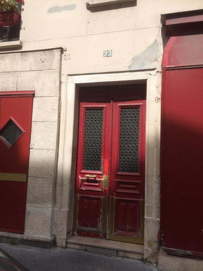 Studio "Maryline" Sejours Parisiens Abordables - Rez De Chaussee Sur Beau Patio Ombrage- Accessible Handcaps - Grand Canape-Lit Clic Clac 2 Places - Cuisine Equipee - Salle De Bains - 5 Minutes Du Metro Brochant Ligne 13,Bus 74 Et 31 Buitenkant foto