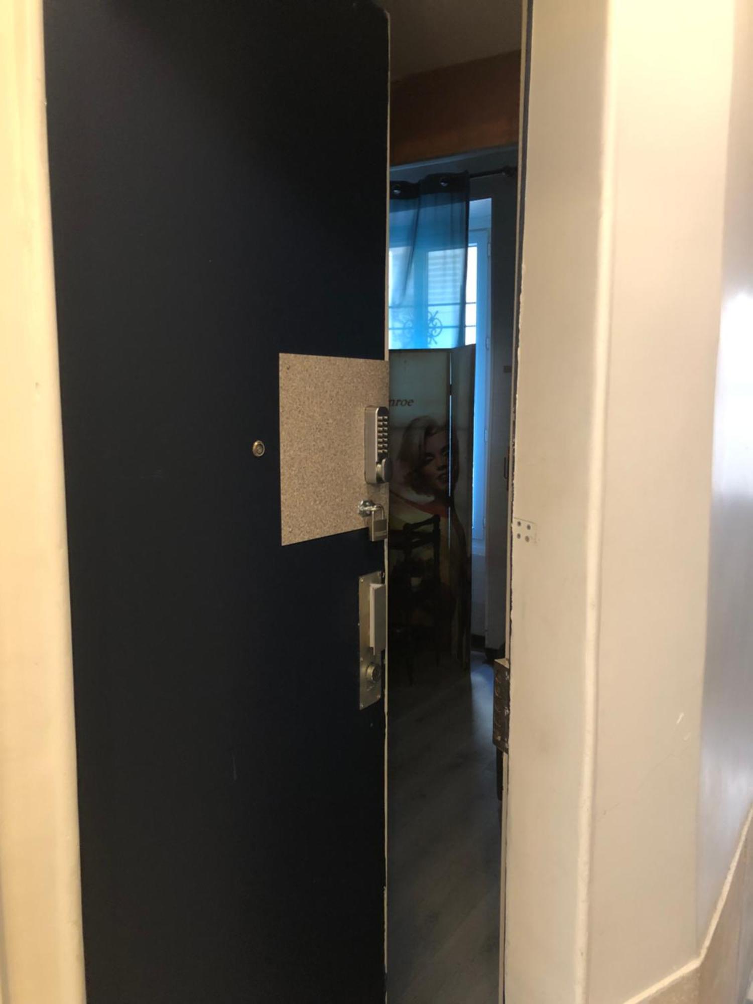 Studio "Maryline" Sejours Parisiens Abordables - Rez De Chaussee Sur Beau Patio Ombrage- Accessible Handcaps - Grand Canape-Lit Clic Clac 2 Places - Cuisine Equipee - Salle De Bains - 5 Minutes Du Metro Brochant Ligne 13,Bus 74 Et 31 Buitenkant foto