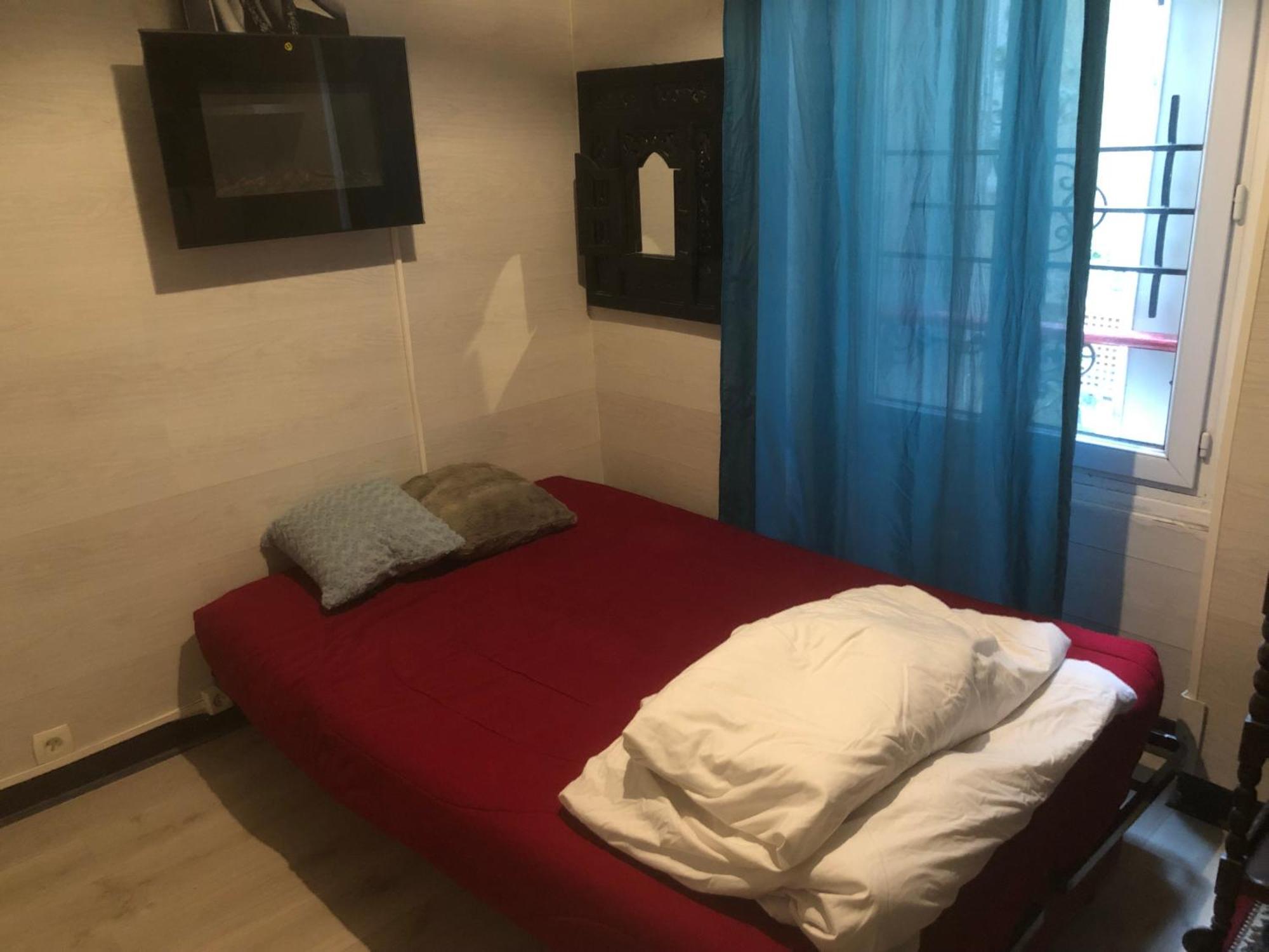 Studio "Maryline" Sejours Parisiens Abordables - Rez De Chaussee Sur Beau Patio Ombrage- Accessible Handcaps - Grand Canape-Lit Clic Clac 2 Places - Cuisine Equipee - Salle De Bains - 5 Minutes Du Metro Brochant Ligne 13,Bus 74 Et 31 Buitenkant foto