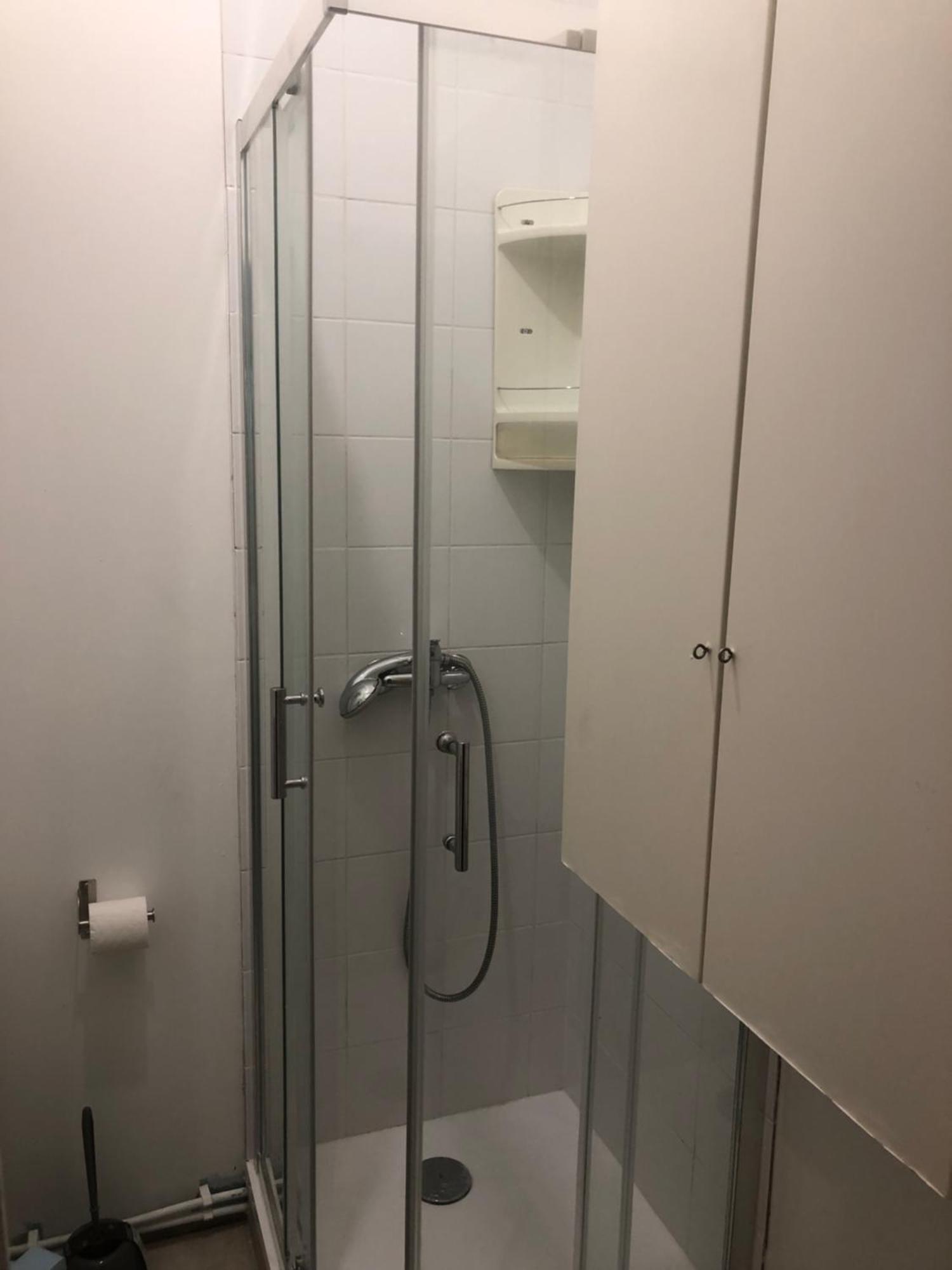 Studio "Maryline" Sejours Parisiens Abordables - Rez De Chaussee Sur Beau Patio Ombrage- Accessible Handcaps - Grand Canape-Lit Clic Clac 2 Places - Cuisine Equipee - Salle De Bains - 5 Minutes Du Metro Brochant Ligne 13,Bus 74 Et 31 Buitenkant foto