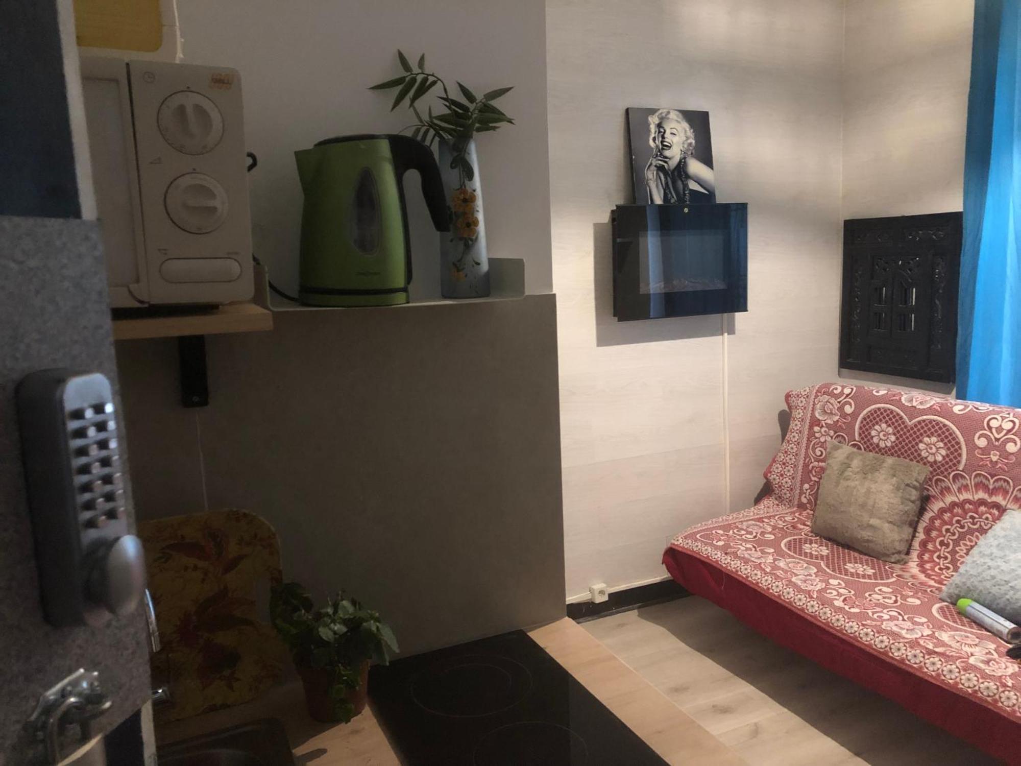 Studio "Maryline" Sejours Parisiens Abordables - Rez De Chaussee Sur Beau Patio Ombrage- Accessible Handcaps - Grand Canape-Lit Clic Clac 2 Places - Cuisine Equipee - Salle De Bains - 5 Minutes Du Metro Brochant Ligne 13,Bus 74 Et 31 Buitenkant foto